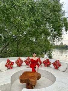 Actress Thrives in 50,000m2 Eco-Resort with Tycoon Husband and Four Children - image 5