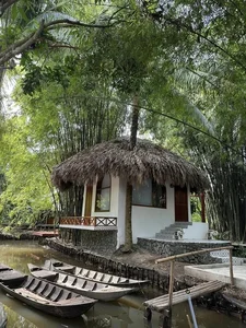 Actress Thrives in 50,000m2 Eco-Resort with Tycoon Husband and Four Children - image 7