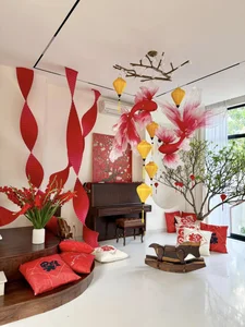 Actress Thrives in 50,000m2 Eco-Resort with Tycoon Husband and Four Children - image 2