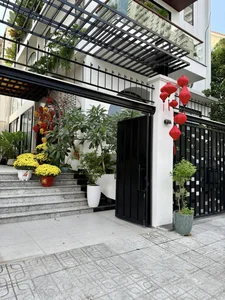 Actress Thrives in 50,000m2 Eco-Resort with Tycoon Husband and Four Children - image 8