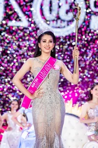 Miss Vietnam Tieu Vy Sparks Debate with Makeup-Free ID Photo - image 8