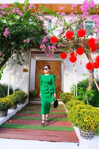 Meet the Youthful 70-Year-Old Grandmother Defying Aging with Stunning Visuals - image 3