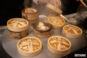Luxury Dining: How This 20-Year-Old HCMC Restaurant Elevates Dim Sum with Abalone and Gold Leaf - image 4