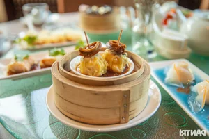 Luxury Dining: How This 20-Year-Old HCMC Restaurant Elevates Dim Sum with Abalone and Gold Leaf - image 7