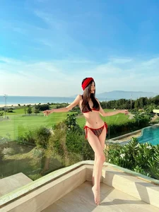 Le Au Ngan Anh’s Chic Maternity Style and Classroom Fashion Secrets - image 0