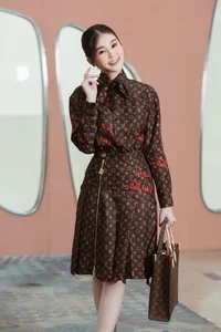 Le Au Ngan Anh’s Chic Maternity Style and Classroom Fashion Secrets - image 2