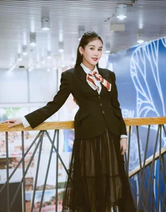 Le Au Ngan Anh’s Chic Maternity Style and Classroom Fashion Secrets - image 1