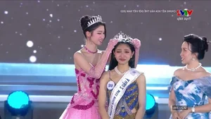 Miss World Vietnam Second Runner-Up Sparks Controversy and Beauty Comparisons Online - image 7