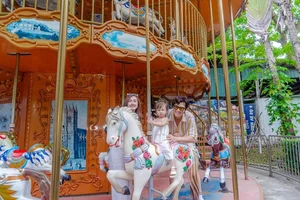 Vietnamese Actor Ha Viet Dung Shares Heartwarming Family Moments - image 6