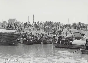 Vintage Photos: Experiencing the Spring Festival Atmosphere from a Century Ago - image 3