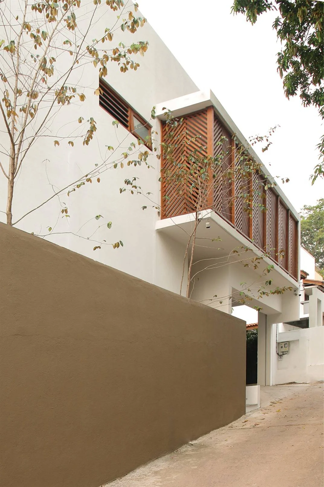 Kodikara House: A Nature-Integrated Sanctuary for the Digital Age