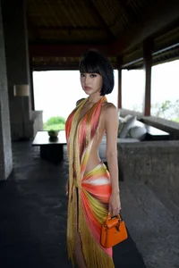 Baby G Tiny 51cm Waist Praised by Vu Khac Tiep and Compared to Ngoc Trinh - image 2