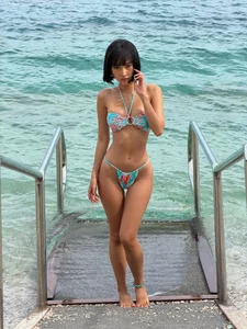 Baby G Tiny 51cm Waist Praised by Vu Khac Tiep and Compared to Ngoc Trinh - image 3