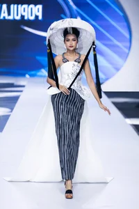 Supermodel Thanh Hang Showcases 1.12m Legs in Designer Fashion - image 6