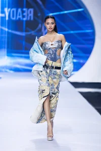 Supermodel Thanh Hang Showcases 1.12m Legs in Designer Fashion - image 1