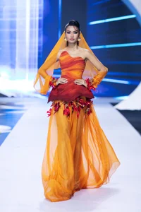 Supermodel Thanh Hang Showcases 1.12m Legs in Designer Fashion - image 5
