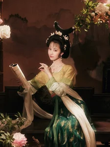 Stunning Ancient Chinese Costume Beauties That Look Like They Stepped Out of a Painting - image 4