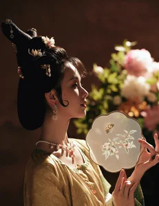 Stunning Ancient Chinese Costume Beauties That Look Like They Stepped Out of a Painting - image 10