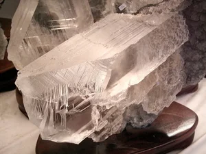 The Ethereal Beauty of Selenite: The Moon Crystal Mineral - image 7