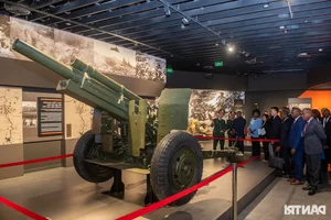 Diplomatic Heritage: President of Burundi Visits the Vietnam Military History Museum in Hanoi - image 7