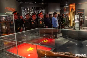Diplomatic Heritage: President of Burundi Visits the Vietnam Military History Museum in Hanoi - image 5