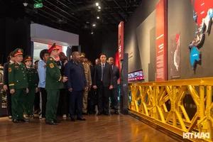Diplomatic Heritage: President of Burundi Visits the Vietnam Military History Museum in Hanoi - image 6