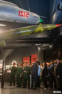 Diplomatic Heritage: President of Burundi Visits the Vietnam Military History Museum in Hanoi - image 4