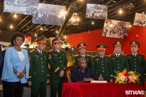 Diplomatic Heritage: President of Burundi Visits the Vietnam Military History Museum in Hanoi - image 0