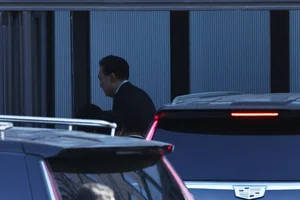 Inside the Dramatic 7-Hour Arrest of South Korea's President: A Rollercoaster Political Crisis - image 4