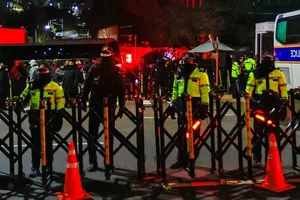 Inside the Dramatic 7-Hour Arrest of South Korea's President: A Rollercoaster Political Crisis - image 2
