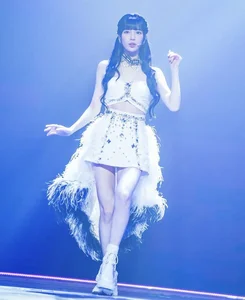 Bae Suzy Youthful Fashion Secrets: Replicate the Ultimate K-Drama Look - image 5