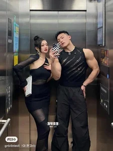 The Art of Couple Outfit Coordination: Mastering the Perfect Modern Elevator Selfie Aesthetic - image 6
