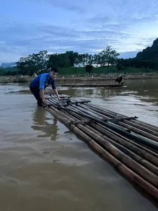 Vietnam Football Captain’s Wife Leads Flood Relief Efforts in Her Hometown - image 0