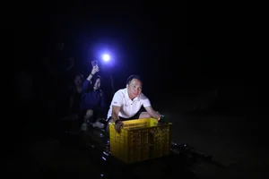 Vietnam Football Captain’s Wife Leads Flood Relief Efforts in Her Hometown - image 9