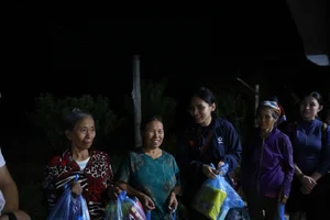 Vietnam Football Captain’s Wife Leads Flood Relief Efforts in Her Hometown - image 2