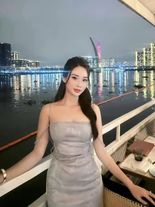 Off-Duty Flight Attendant Stuns with Beauty Queen Style and Fashion - image 2