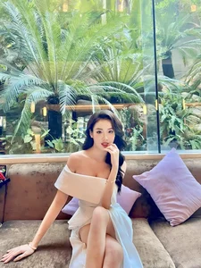 Off-Duty Flight Attendant Stuns with Beauty Queen Style and Fashion - image 3