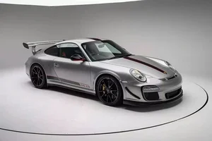 Porsche 911 GT3 RS 4.0 Sold for Over 60 Billion VND After 14 Years - image 4