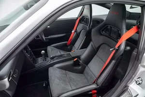 Porsche 911 GT3 RS 4.0 Sold for Over 60 Billion VND After 14 Years - image 3