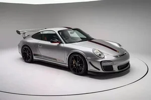 Porsche 911 GT3 RS 4.0 Sold for Over 60 Billion VND After 14 Years - image 8