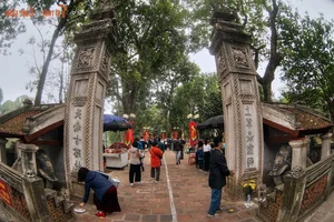 Ancient Mysteries: Explaining the Unusual Symbols at Thang Long’s West Guarding Temple - image 7