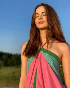 The Stunning Puberty Transformation of the World's Most Beautiful Girl - image 1