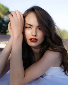 The Stunning Puberty Transformation of the World's Most Beautiful Girl - image 6