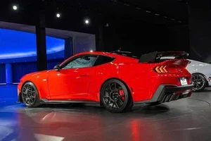 2026 Ford Mustang Dark Horse SC: High Performance Muscle Car Pricing Revealed - image 3