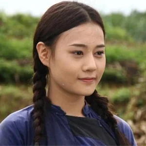 The Pure and Radiant Beauty of Phuong Oanh at the Start of Her Career - image 0