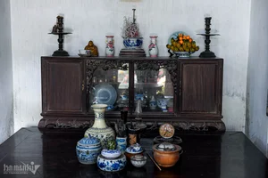 Timeless Heritage: Exploring a 300-Year-Old Ancient House in Duong Lam Village - image 8