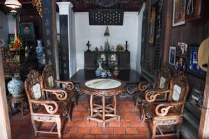 Timeless Heritage: Exploring a 300-Year-Old Ancient House in Duong Lam Village - image 5