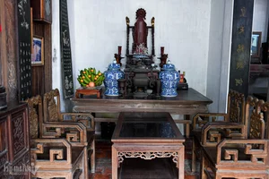 Timeless Heritage: Exploring a 300-Year-Old Ancient House in Duong Lam Village - image 3