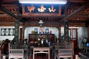 Timeless Heritage: Exploring a 300-Year-Old Ancient House in Duong Lam Village - image 2