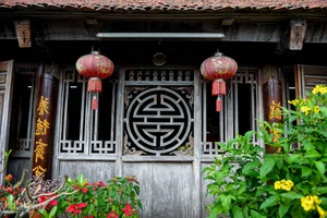 Timeless Heritage: Exploring a 300-Year-Old Ancient House in Duong Lam Village - image 4
